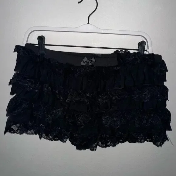SHEIN black mini ruffle lace shorts sz l - Picture 3 of 6